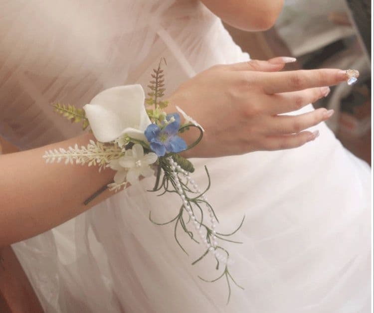 コサージュ 結婚式 優雅なカラーリリィブートニア
