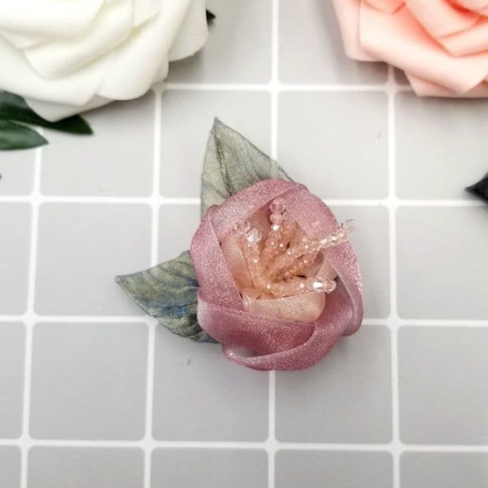 コサージュ 卒業式 優雅な花びらのフォーマルコサージュ