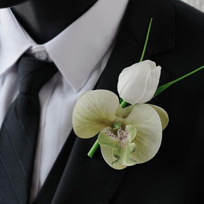 コサージュ 結婚式 胡蝶蘭の輝き 正装ブートニア