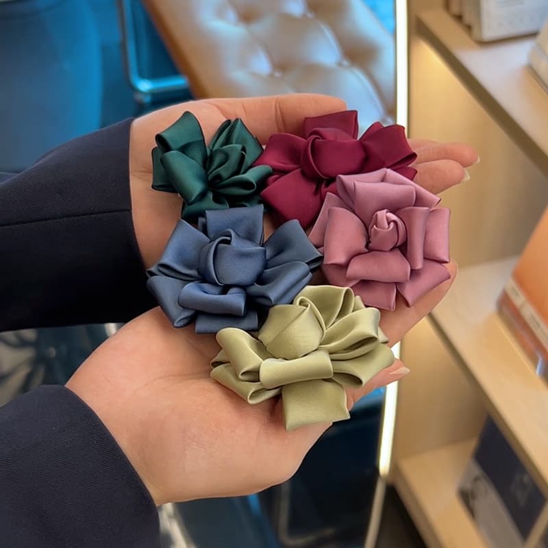 コサージュ 結婚式 上品な花びらフォーマルコサージュ