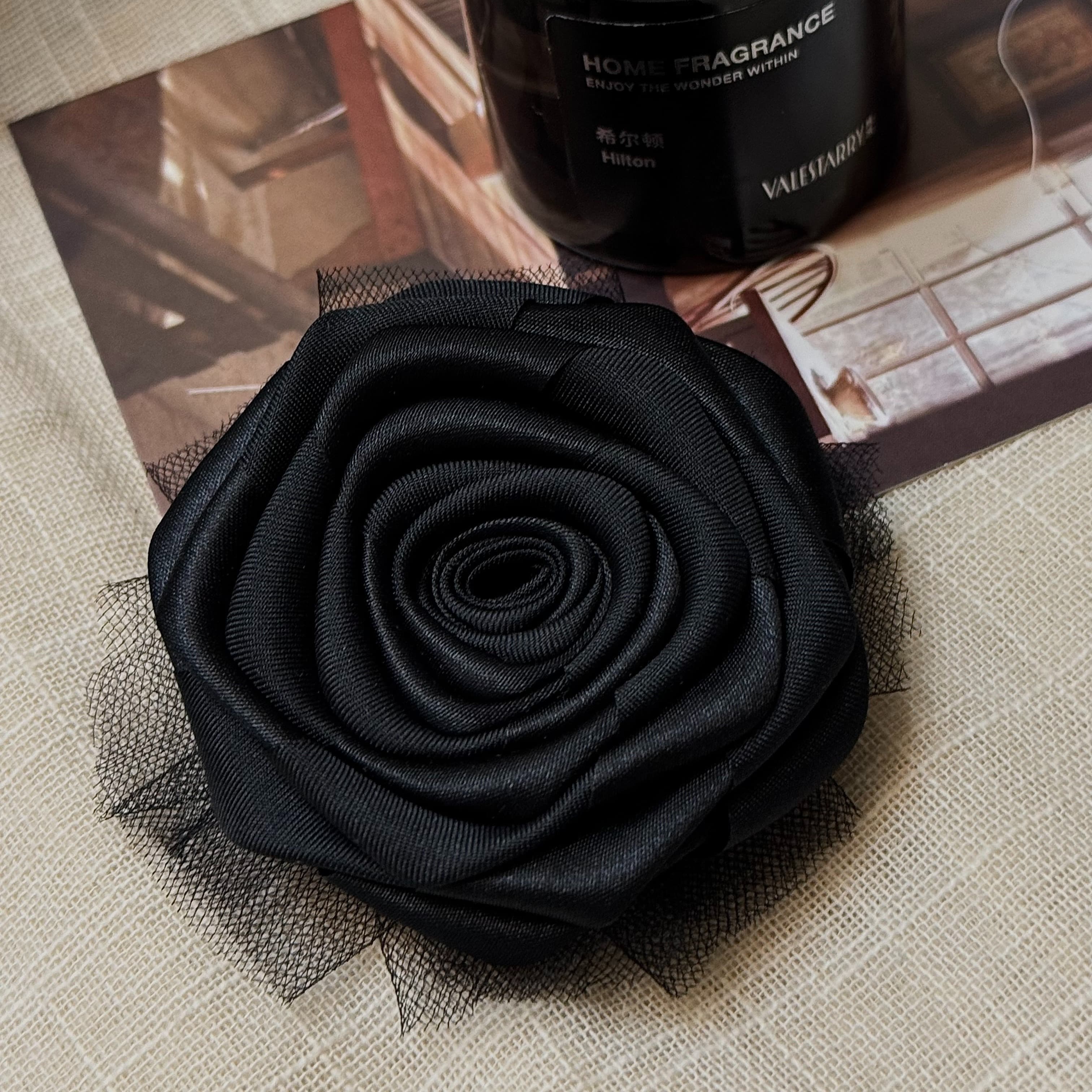コサージュ 卒業式 艶やか薔薇の胸元飾り