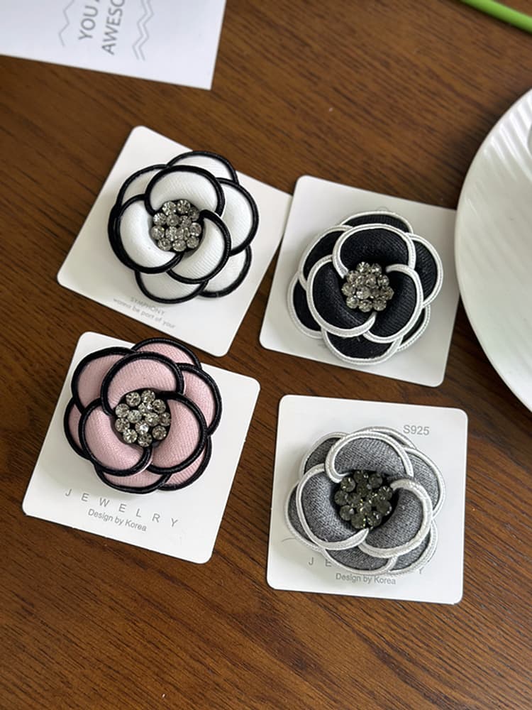 コサージュ 華やか花模様 宝石輝くコサージュ