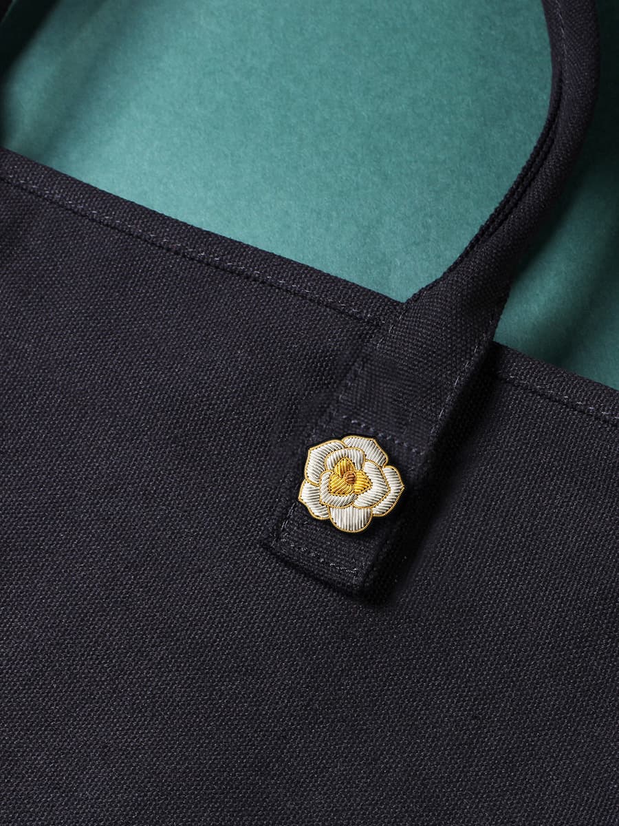 コサージュ 入学式 華やか手刺繍花ブローチ 上品な輝き