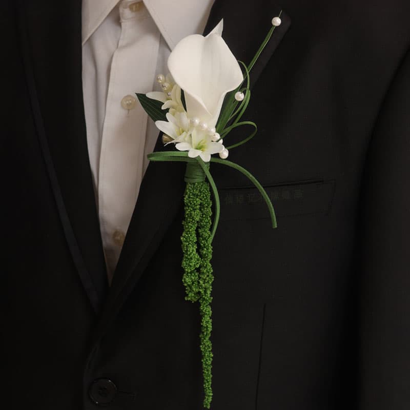 コサージュ 結婚式 優雅なカラーリリィブートニア