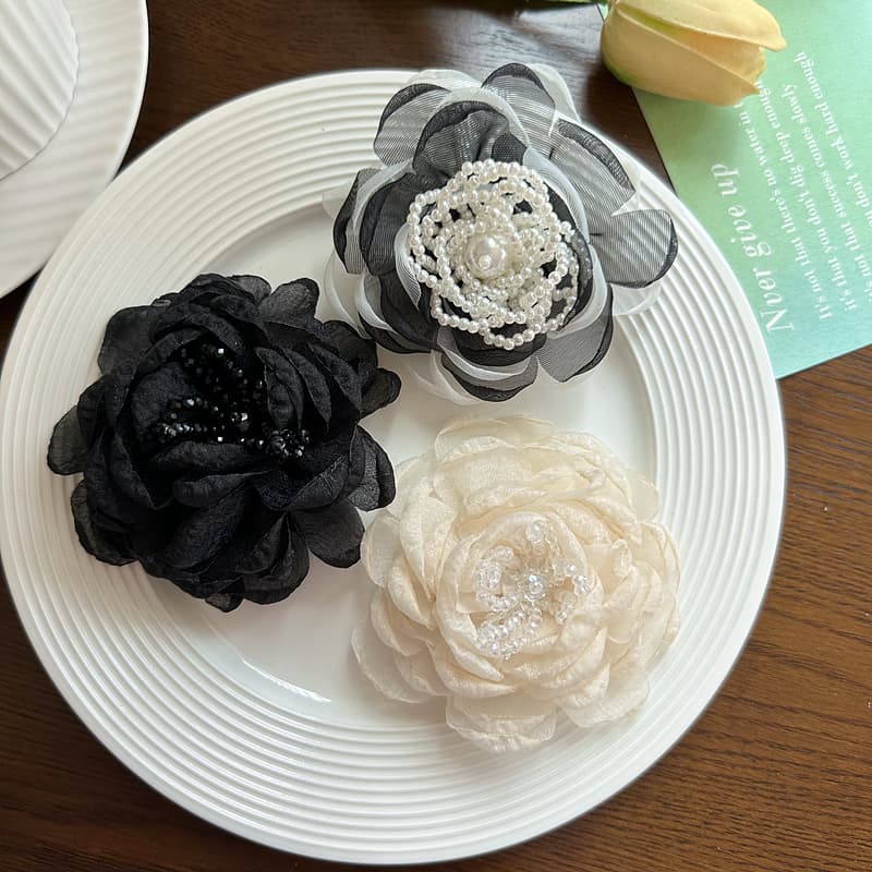 コサージュ 入学式 華やか花びら重ね ふわり咲く布花コサージュ