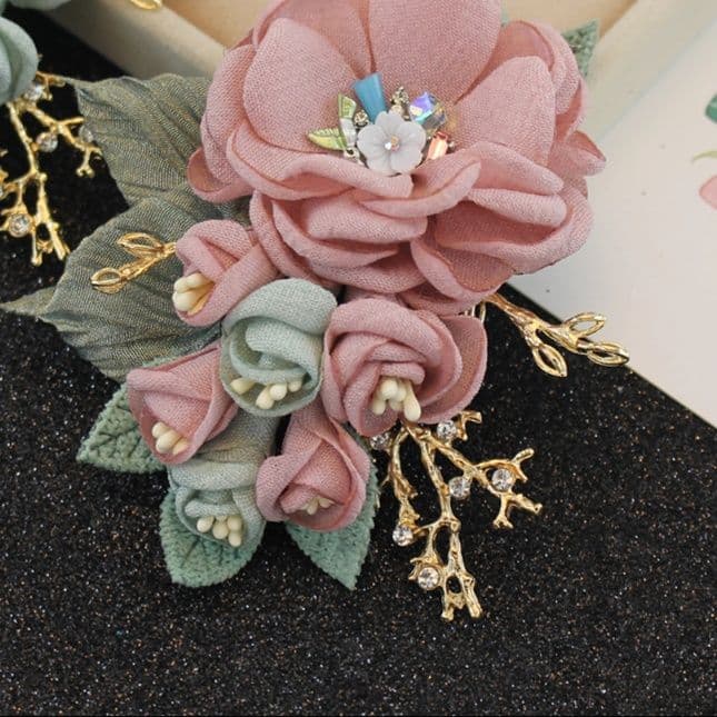 コサージュ 結婚式 花園の輝き 上品な手作りコサージュ