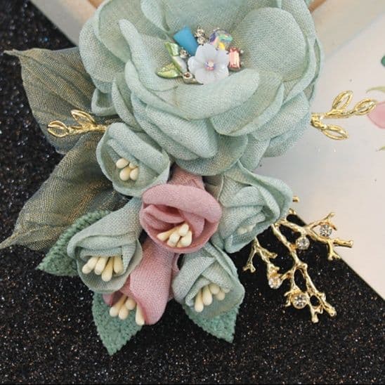 コサージュ 結婚式 花園の輝き 上品な手作りコサージュ