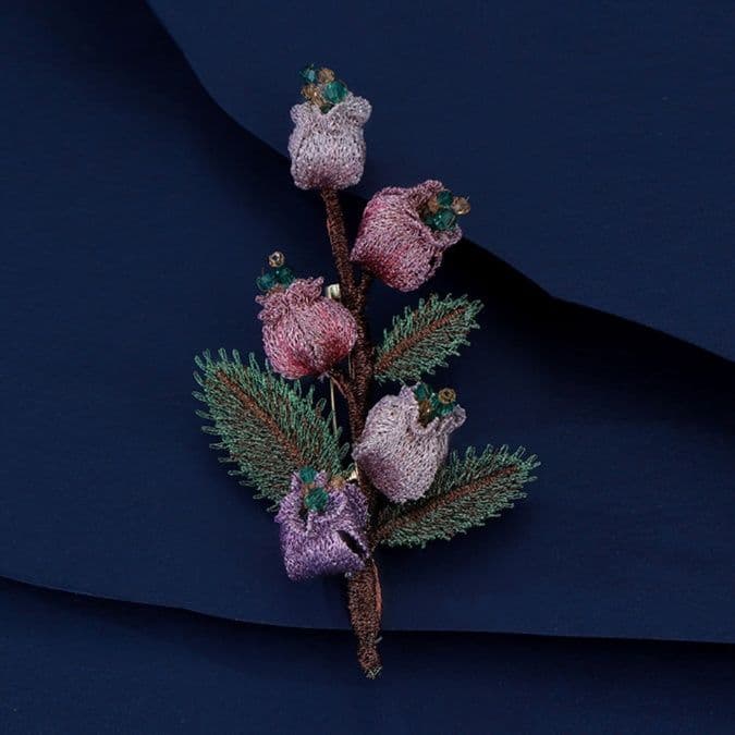 コサージュ 入園式 花蕾の輝き 優美な刺繍コサージュ