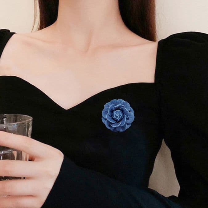 コサージュ 結婚式 優美な花びら 折り重なる華やかコサージュ