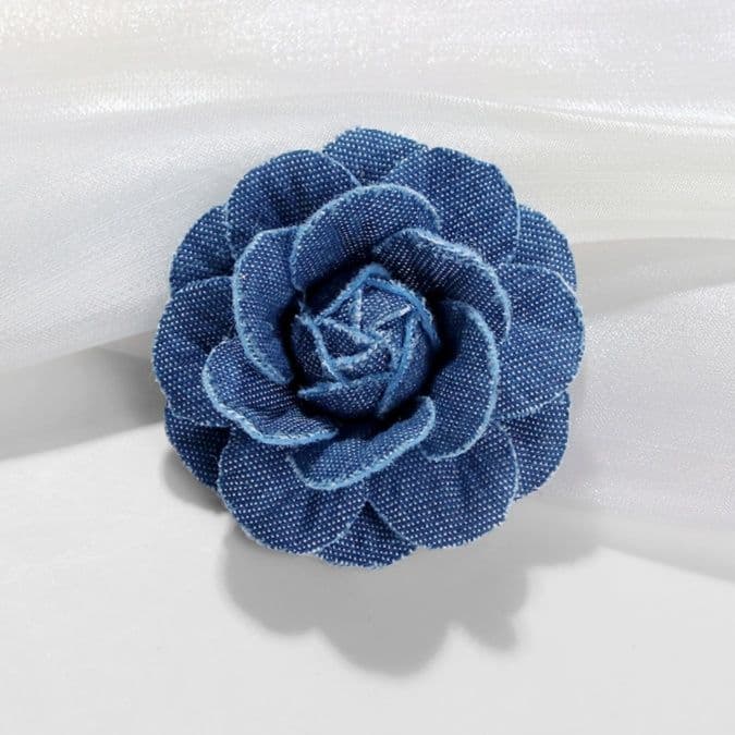 コサージュ 結婚式 優美な花びら 折り重なる華やかコサージュ