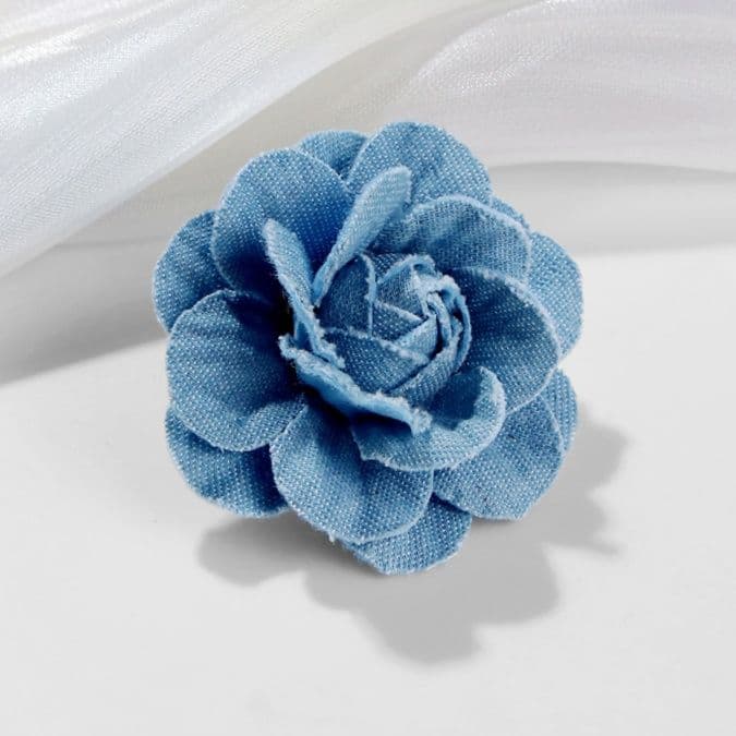 コサージュ 結婚式 優美な花びら 折り重なる華やかコサージュ