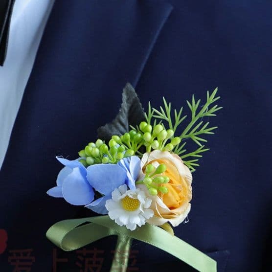 コサージュ 優美な華やぎ 胸元の祝福