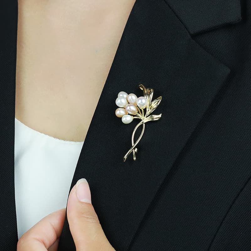 コサージュ 入学式 真珠と金属の花束モチーフ胸元装飾品