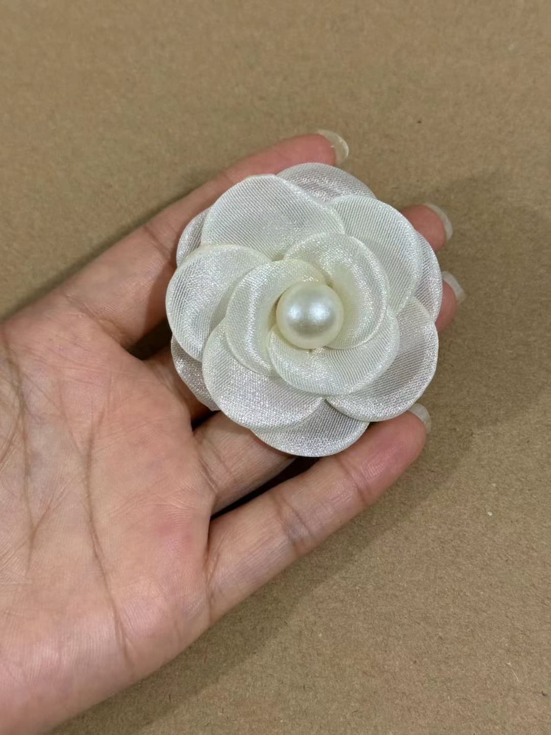 コサージュ 入園式 優雅な花咲く真珠の誘い