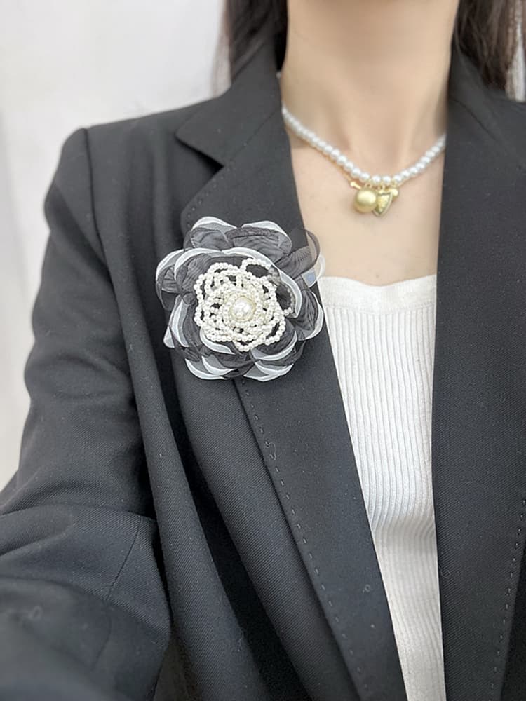 コサージュ 入学式 華やか花びら重ね ふわり咲く布花コサージュ