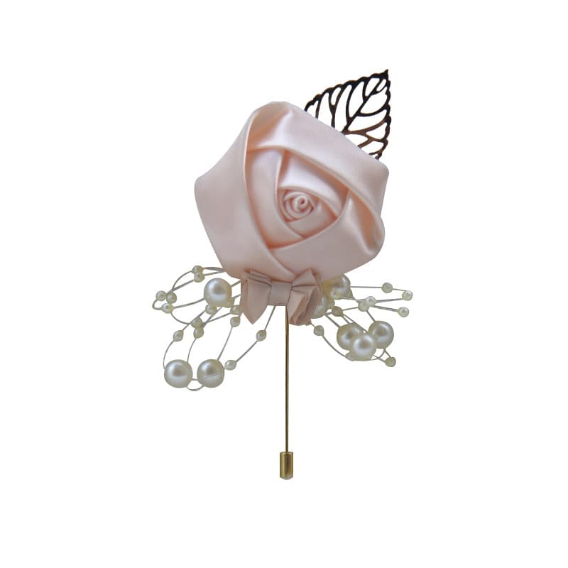 薔薇と真珠の上品なピン式コサージュ