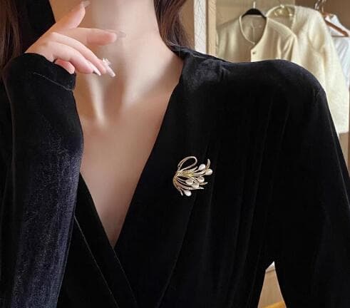 コサージュ 結婚式 結婚式用白鳥モチーフ金色コサージュブローチ