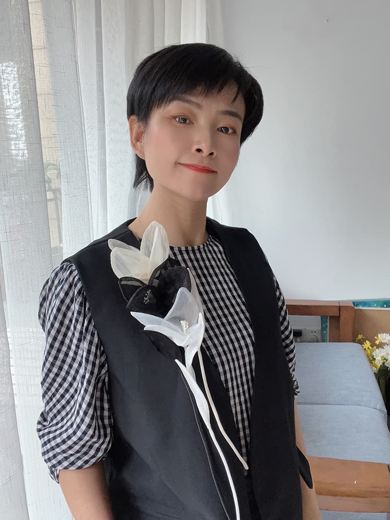コサージュ 入学式 優美な花びら モノトーン布花コサージュ