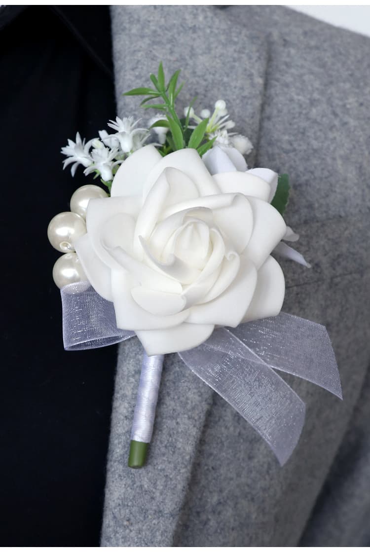 コサージュ 清楚な儀式の花飾り
