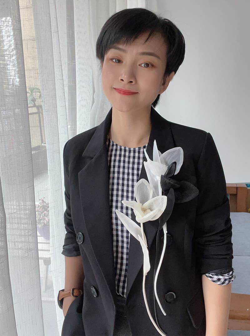 コサージュ 入学式 優美な花びら モノトーン布花コサージュ