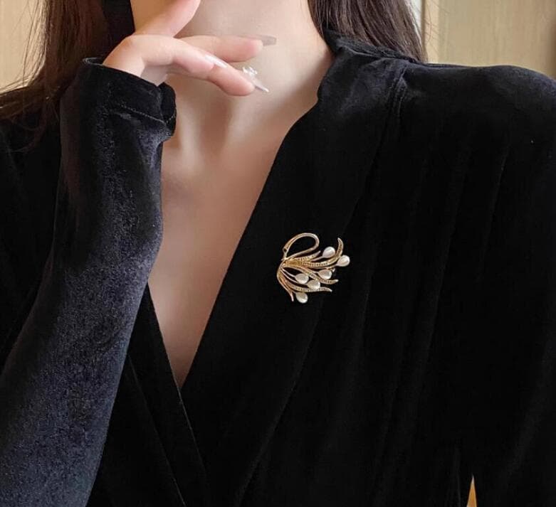 コサージュ 結婚式 結婚式用白鳥モチーフ金色コサージュブローチ