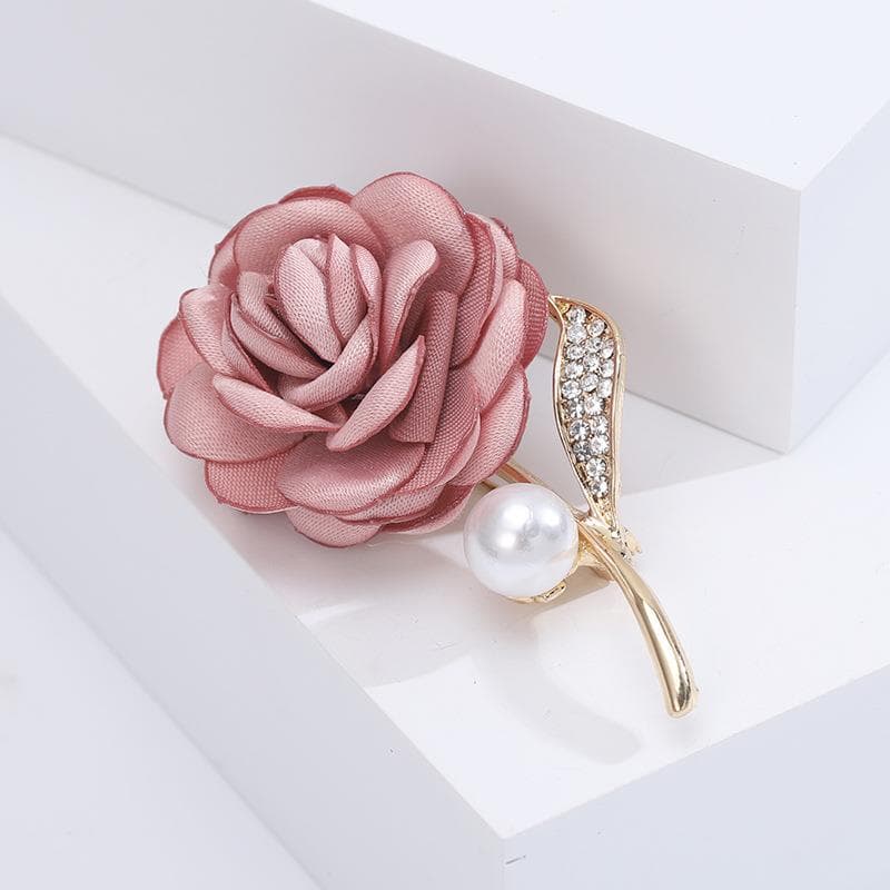 コサージュ 薔薇と真珠の華やかブローチ